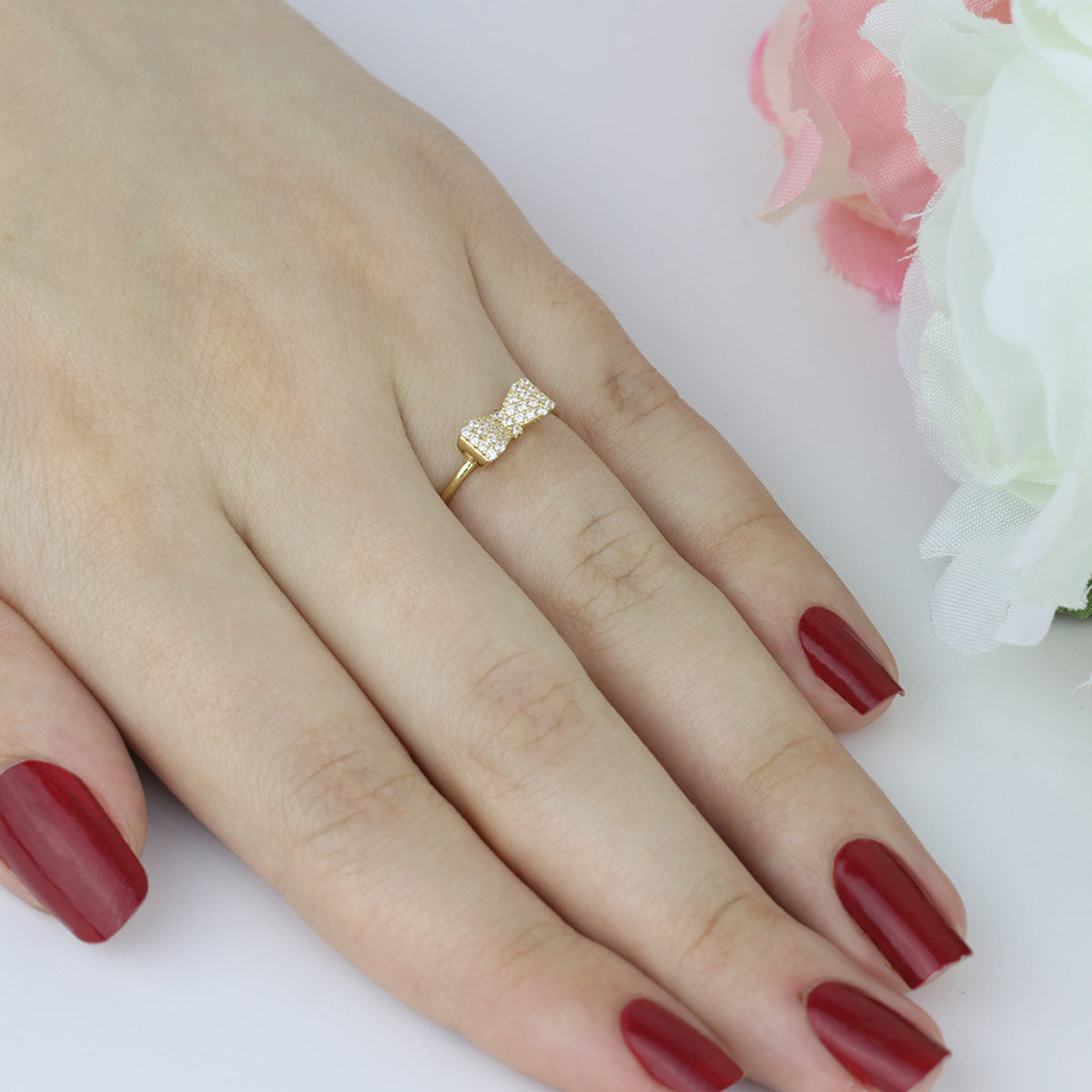 Anel Aro Simples Laço Pequeno Cravejado Zircônias em Ouro 18K