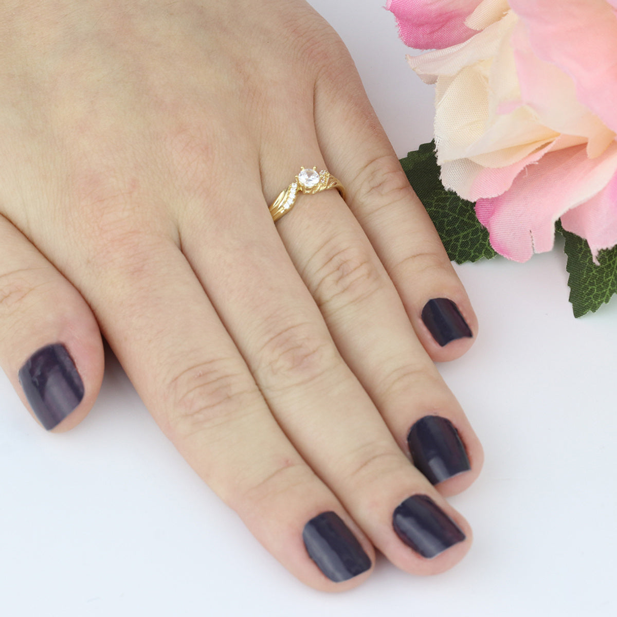 Anel Aro Trabalhado Solitário Zircônia 4 mm Laterais Cravejadas em Ouro 18K
