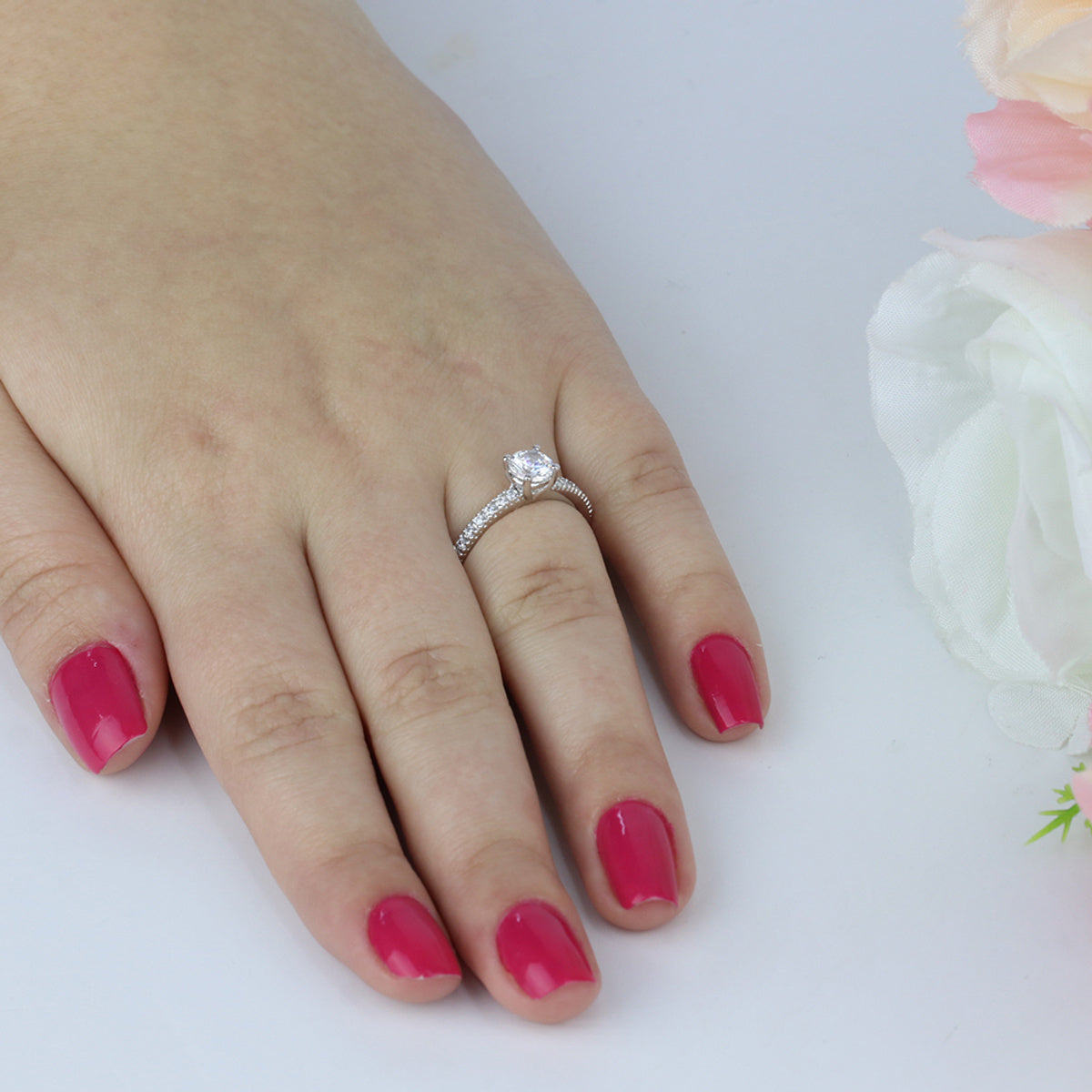Anel Aro Chato Solitário Zircônia Branca 5,5 mm em Ouro Branco 18K