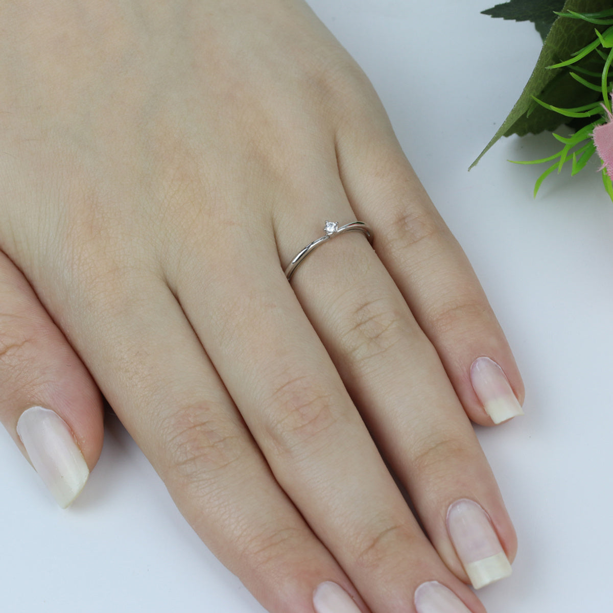 Anel Aro Fino Solitário Zircônia 2 mm em Ouro Branco 18K