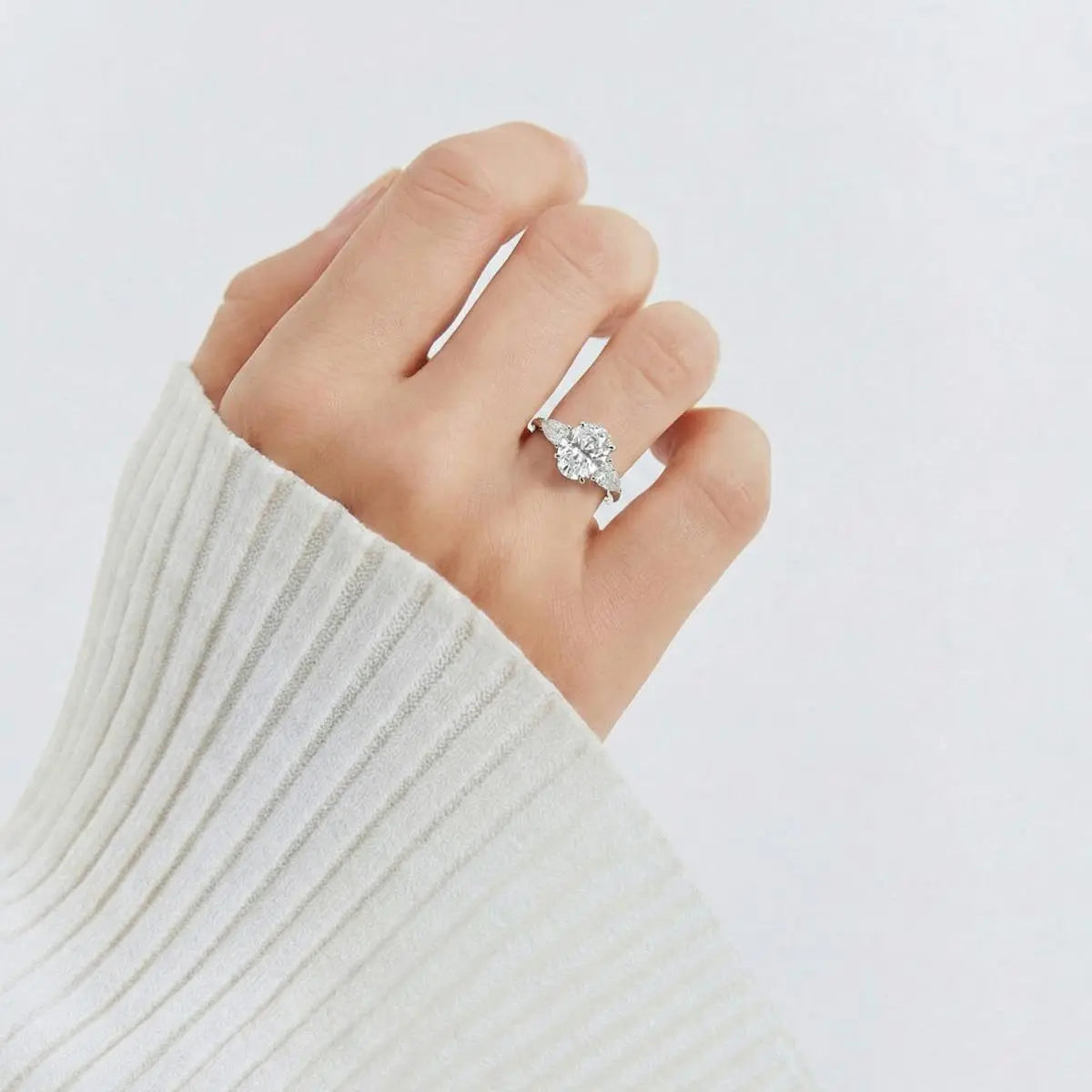 Anel de Prata 925 com Pedras Moissanite de Gota e Oval Prata 8x10mm