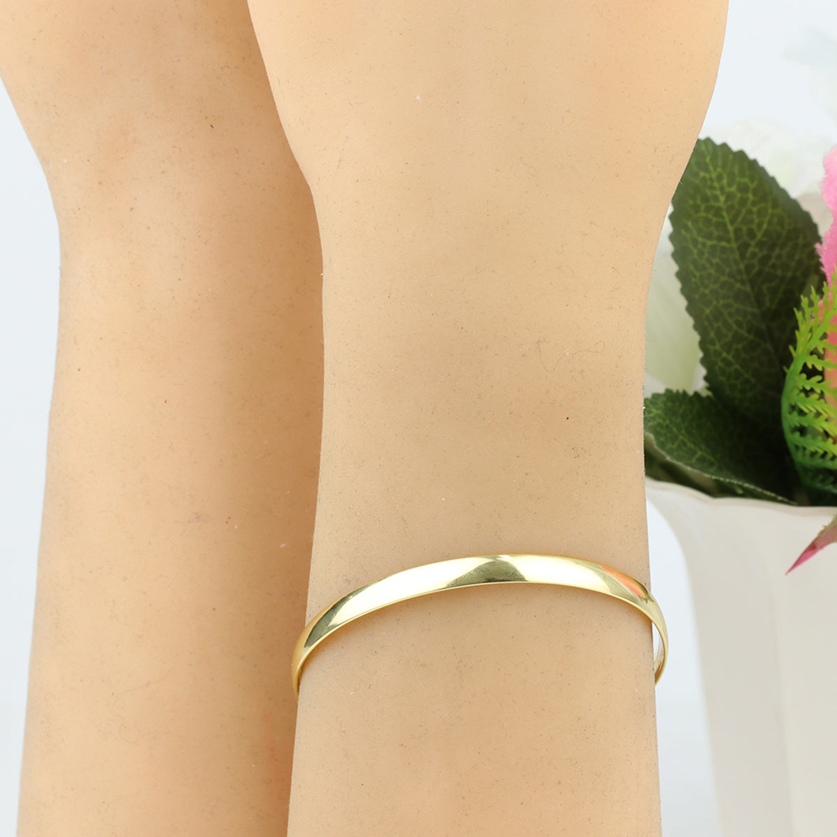 Bracelete Oval Fio Anatômico Bitola 5,00 mm Diâmetro 55x60 mm em Ouro 18K