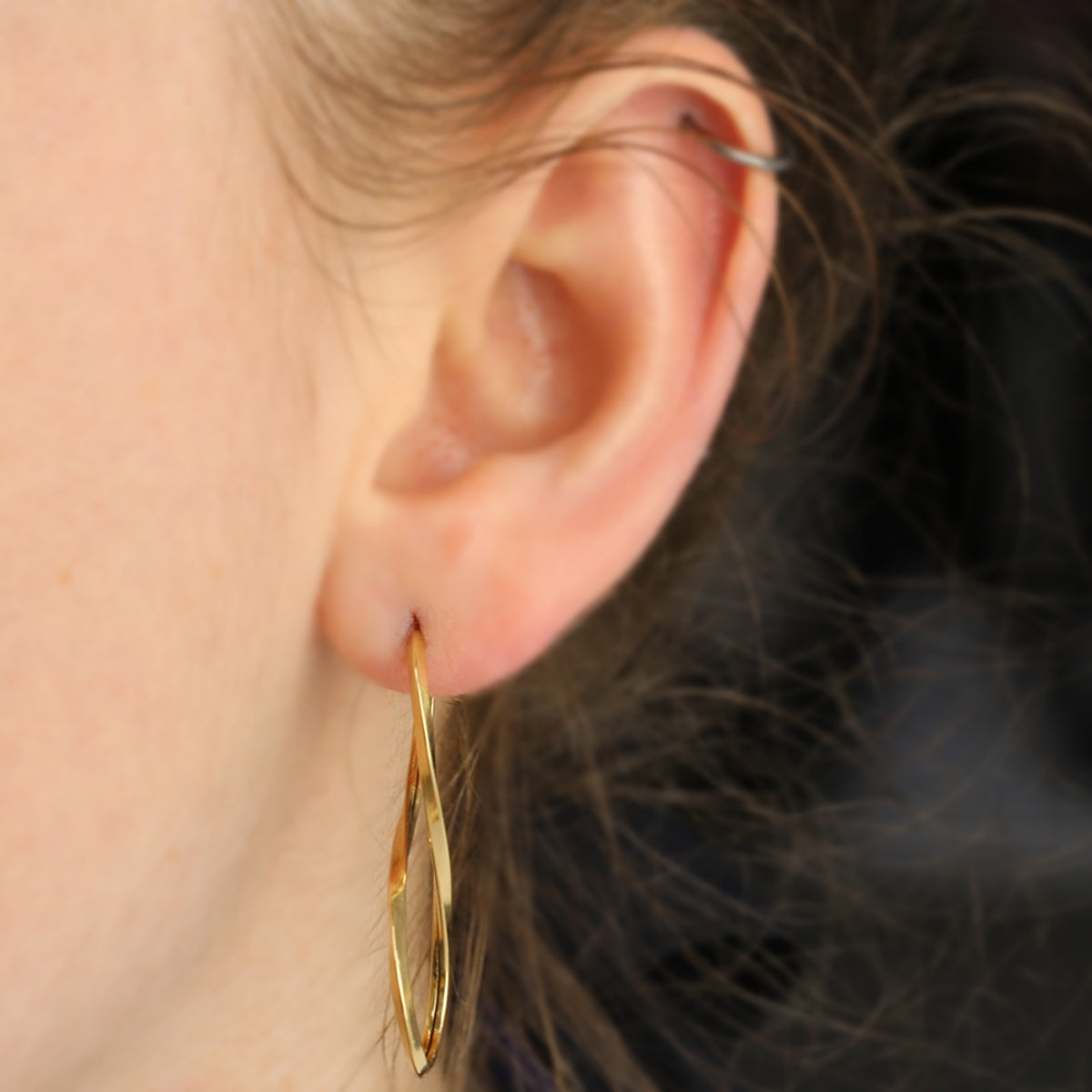 Brinco Argola Infinito em Ouro 18K