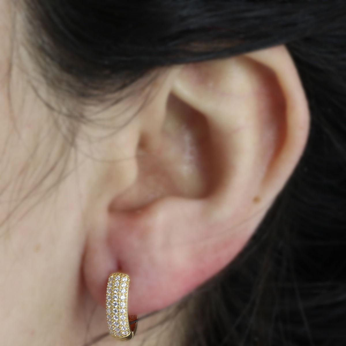Brinco Argola Pavê Zircônias Brancas em Ouro 18K