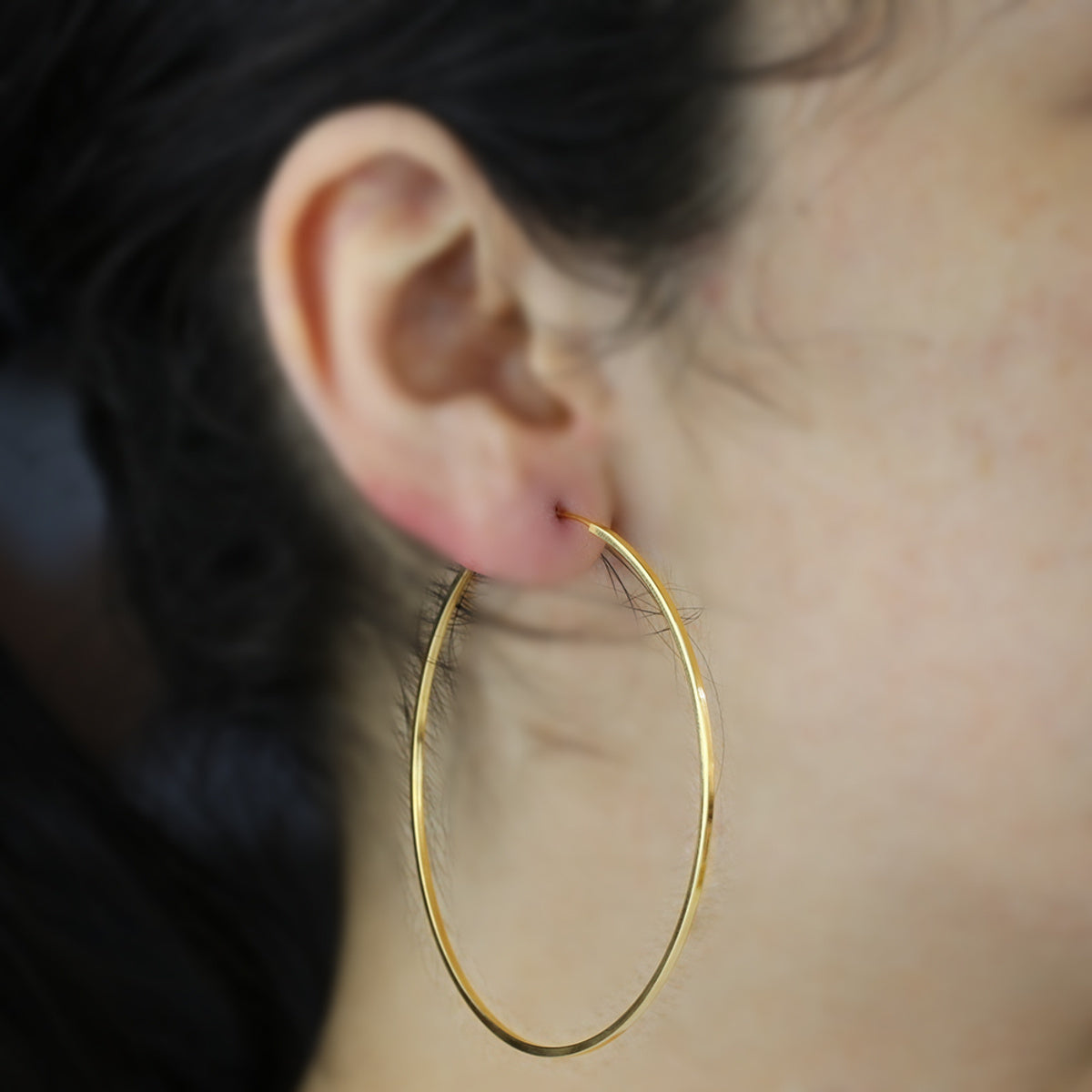 Brinco Argola Redonda Fio Quadrado Bitola 1,00 mm em Ouro 18K