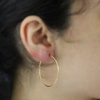 Brinco Argola Redonda Fio Redondo Bitola 1,00 mm em Ouro 18K