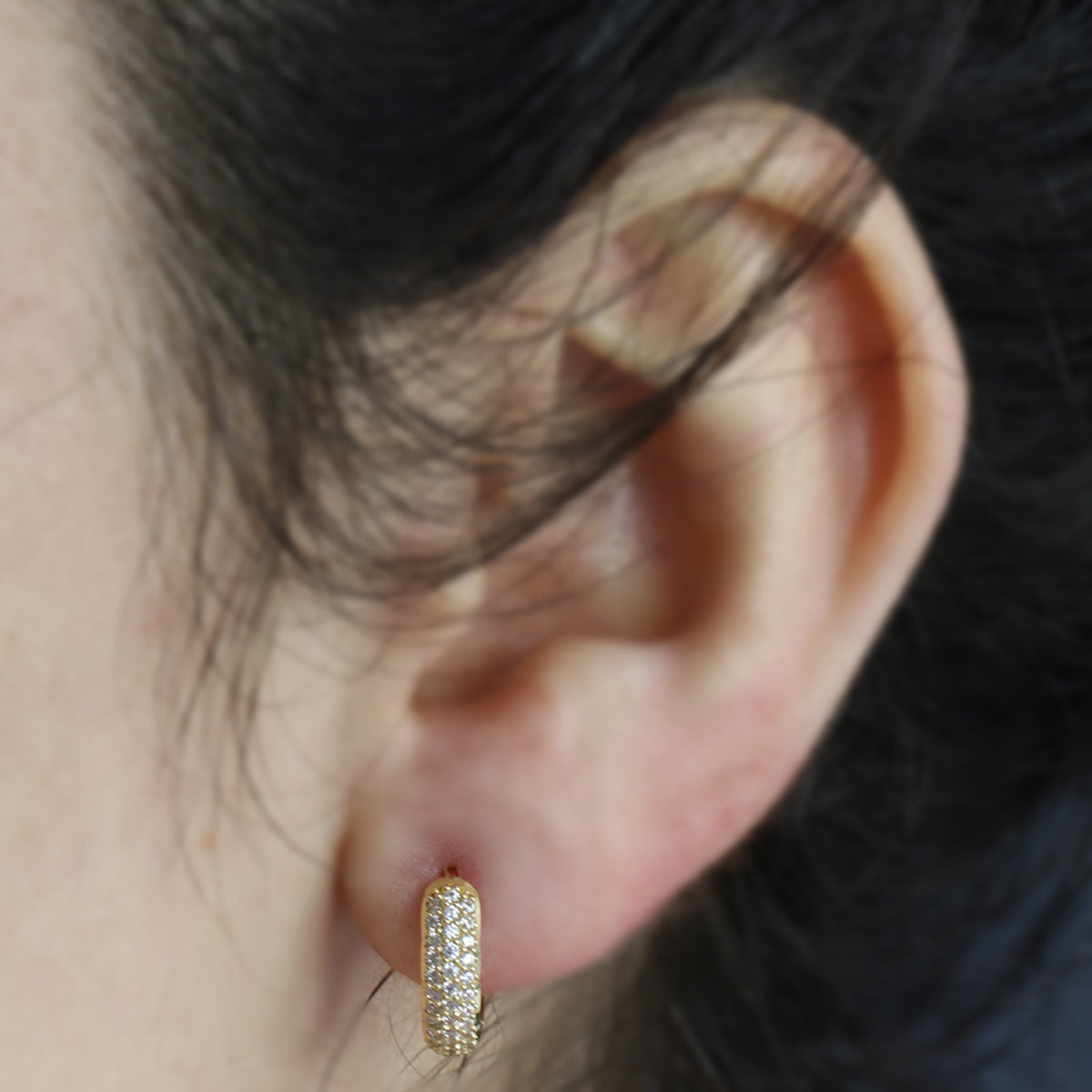 Brinco Argola Zircônias Brancas em Ouro 18K