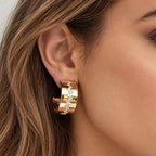 Meia Argola Folheada a Ouro com Cristais
