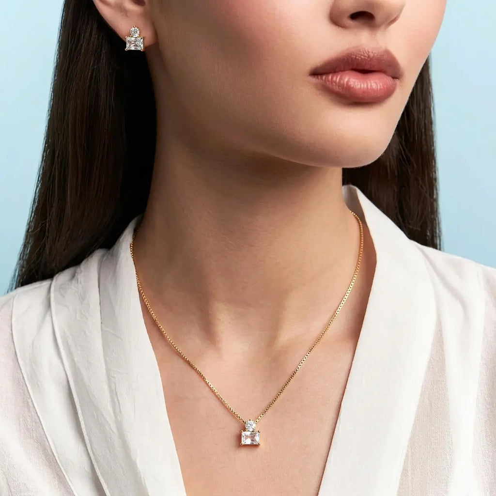 Conjunto Folheado a Ouro Brinco e Colar com Cristais Geométricos