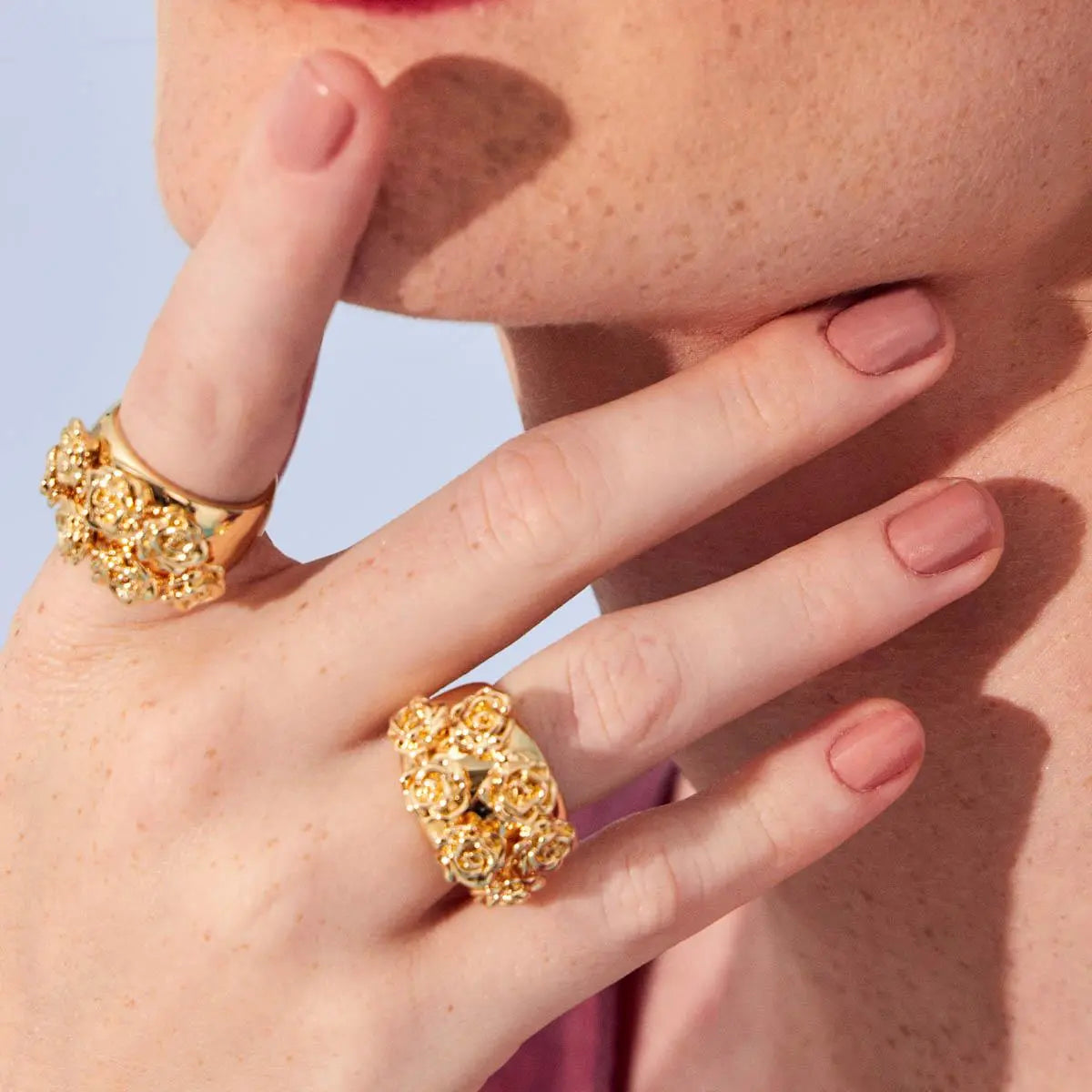 Anel Folheado a Ouro de Flores Liso