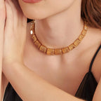 Colar Folheado a Ouro com Cristais Retangulares e Fecho Boia