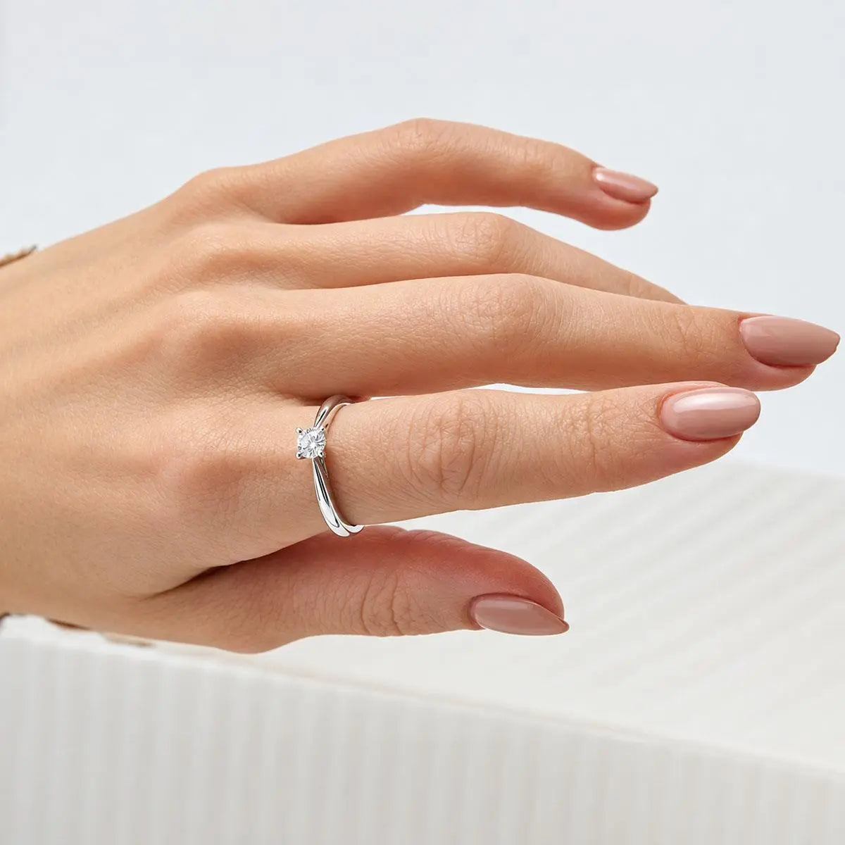 Anel de Prata 925 com Pedra Moissanite 4mm Redonda