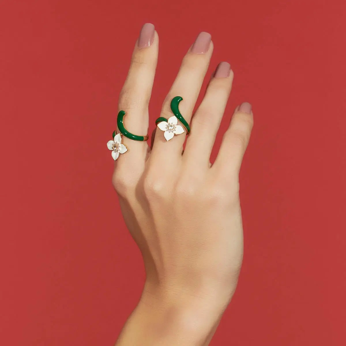 Anel Folheado a Ouro de Flor Esmaltado com Cristal e Zircônia