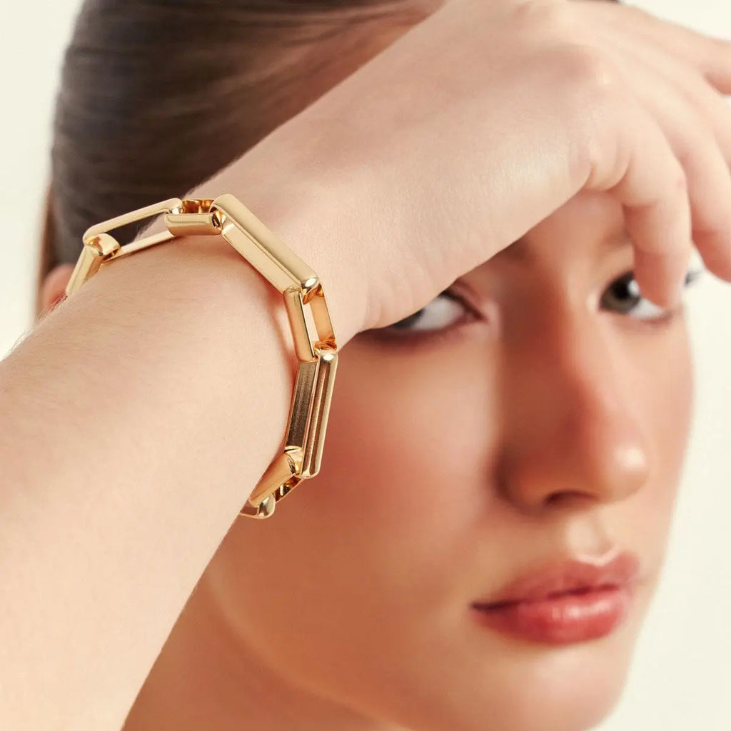 Pulseira Folheada a Ouro Lisa com Elos Retangulares Intercalados e Fecho Boia
