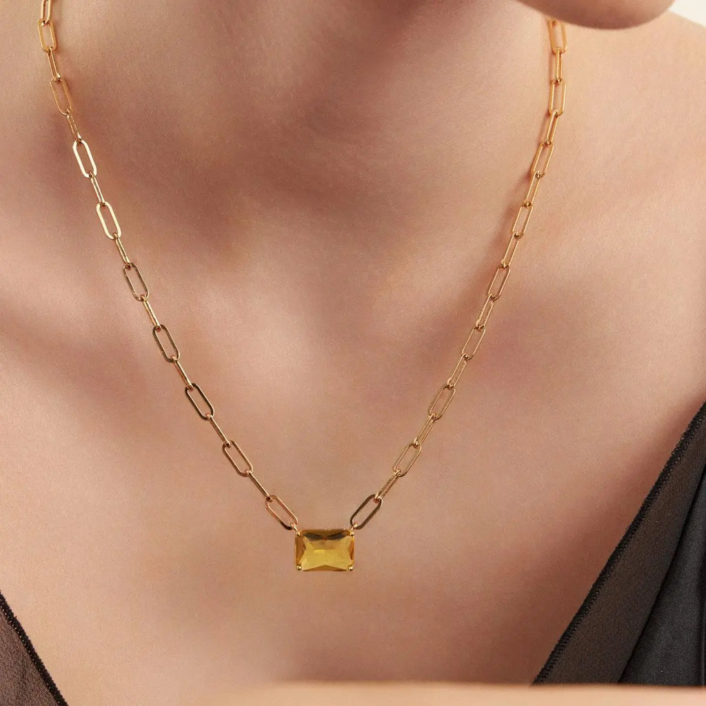 Colar Folheado a Ouro com Cristal Retangular