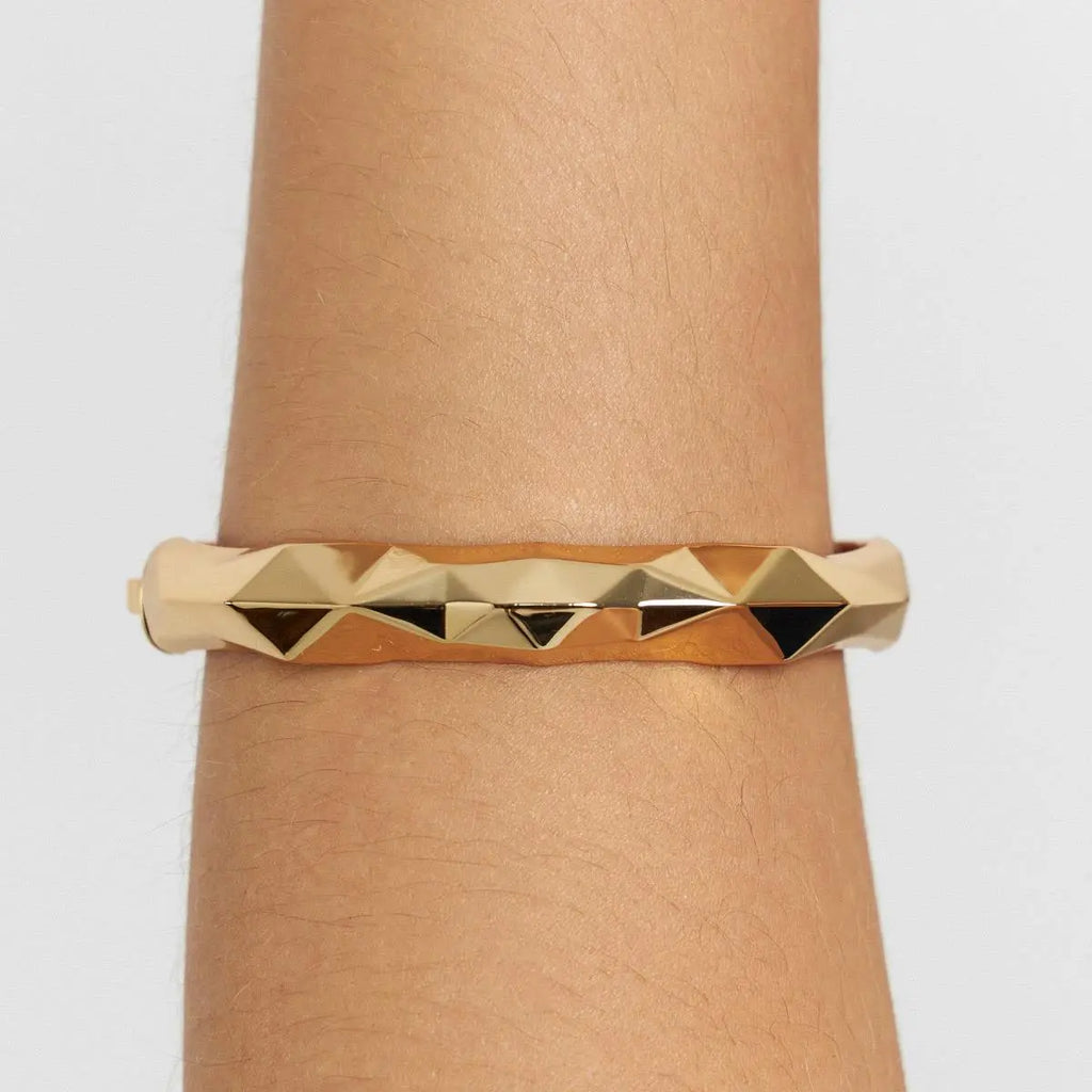 Bracelete Folheado a Ouro Facetado Curvo