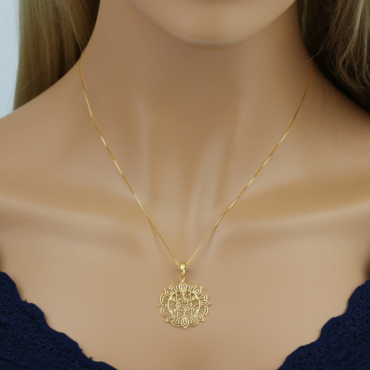 Pingente Mandala Flor Vazada em Ouro 18K