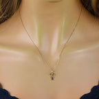Pingente Menina Zircônias Vermelhas Rodinado em Ouro 18K