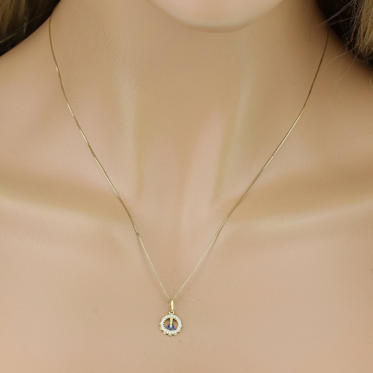 Pingente Nossa Sra. Aparecida Redonda Zircônias Azuis em Ouro 18K
