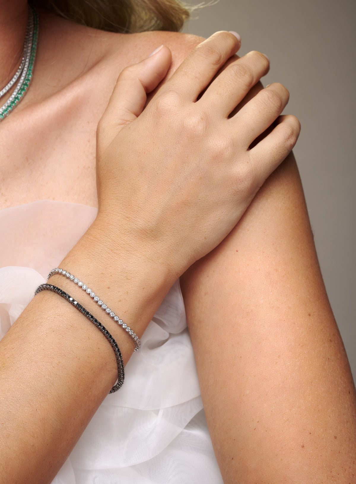 Pulseira Riviera Clássica Diamantes Negros 1,9mm em ouro com banho de ródio negro – foto 2